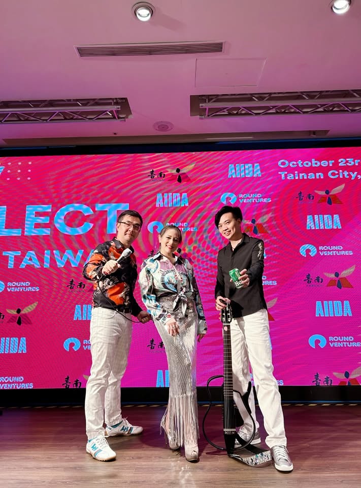 rv-select-brand-event-host-live-performance