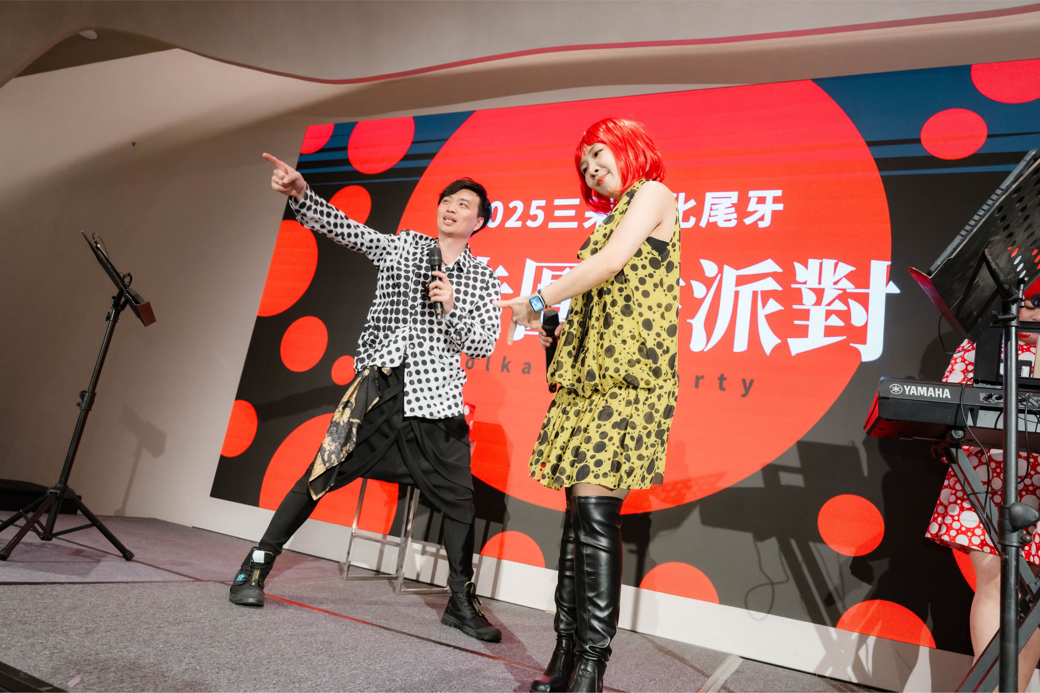 尾牙主持與 Live Band 現場表演 尾牙主持與 Live Band 現場表演